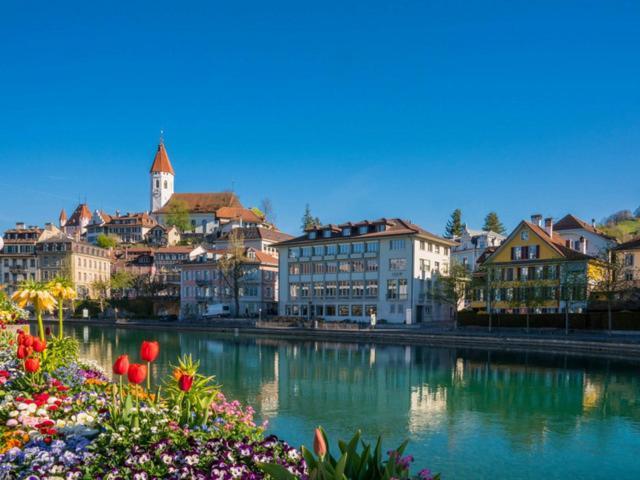 Schoene Ferienwohnung Mit Seeblick Thun Eksteriør bilde